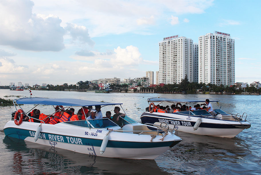 Luxury Speedboat (24 Seats)