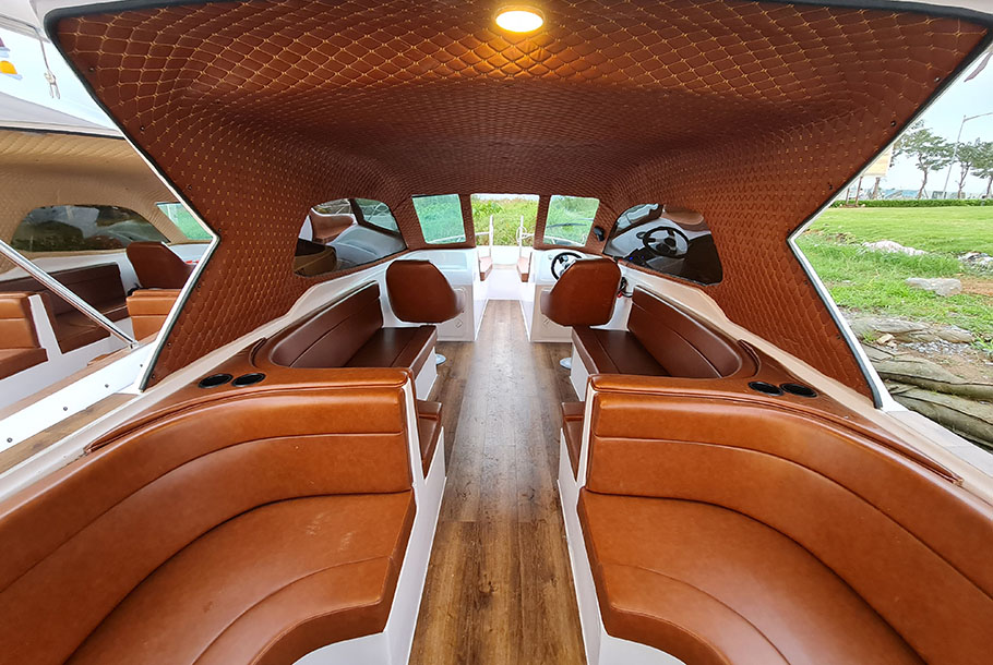 Luxury Speedboat (24 Seats)