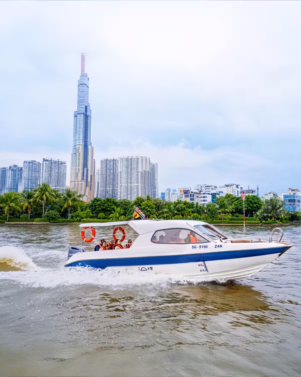 Luxury Speedboat (24 Seats)