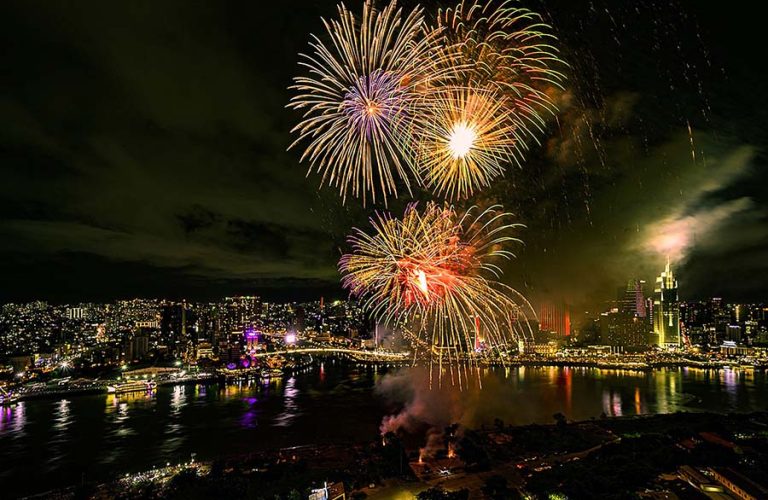 Saigon River Tour - Luxury Speedboat tour - Fireworks on Saigon River 1