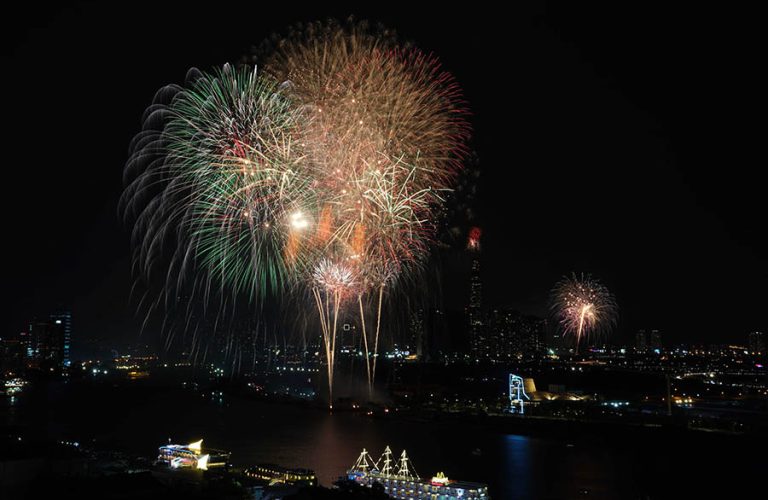 Saigon River Tour - Luxury Speedboat tour - Fireworks on Saigon River