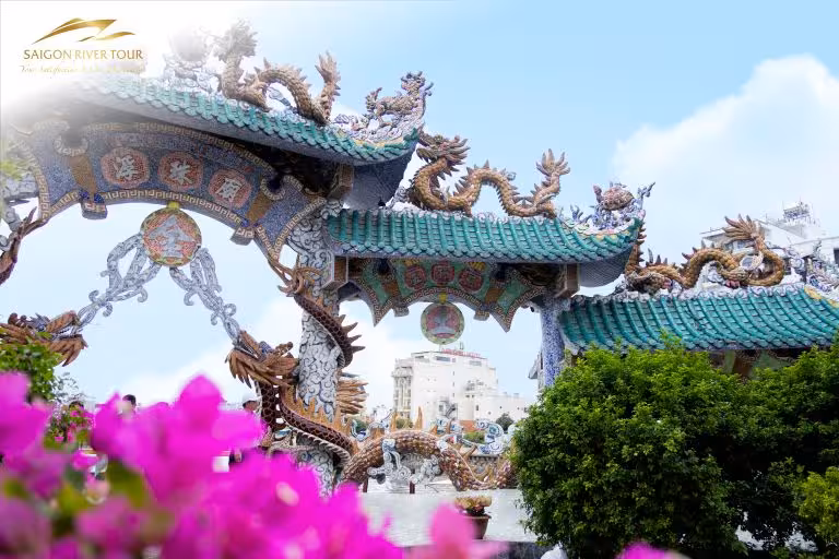 Dragon Floating Temple Sightseeing Luxury Speedboat