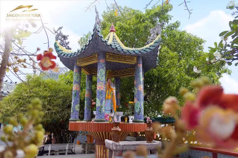 Dragon Floating Temple Sightseeing Luxury Speedboat